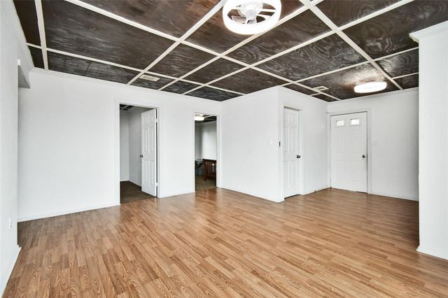 172 Road 5122, Cleveland, TX 77327