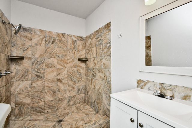172 Road 5122, Cleveland, TX 77327