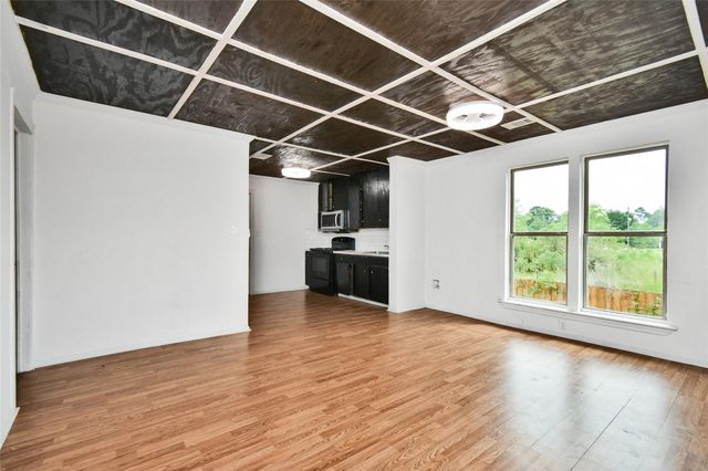 172 Road 5122, Cleveland, TX 77327