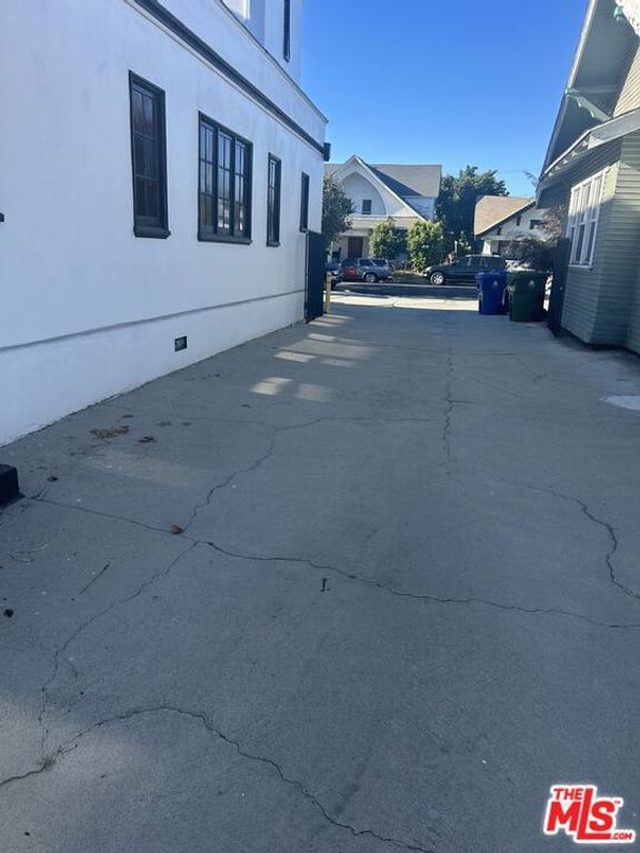 1416 W 37th Drive, Los Angeles, CA 90018 — photo 5