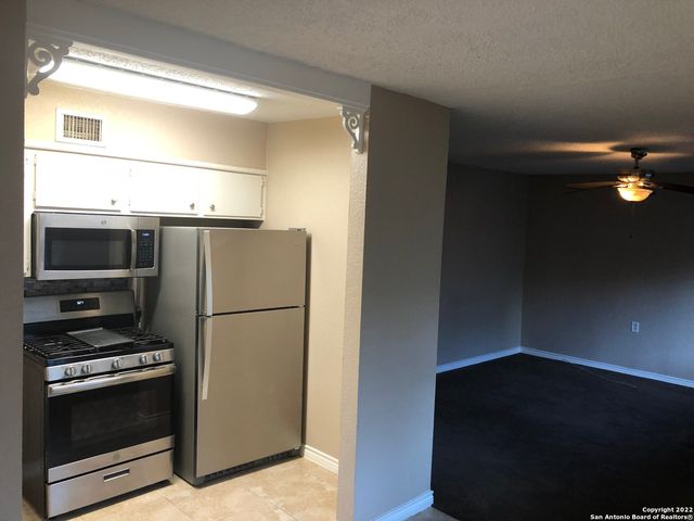 522 Altitude Dr Apt 3, San Antonio, TX 78227