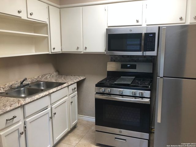 522 Altitude Dr Apt 3, San Antonio, TX 78227