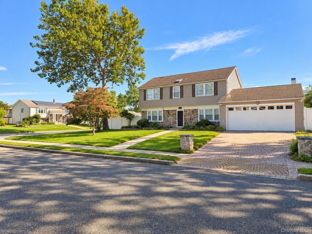 2 Teton Place, Lake Grove, NY 11755