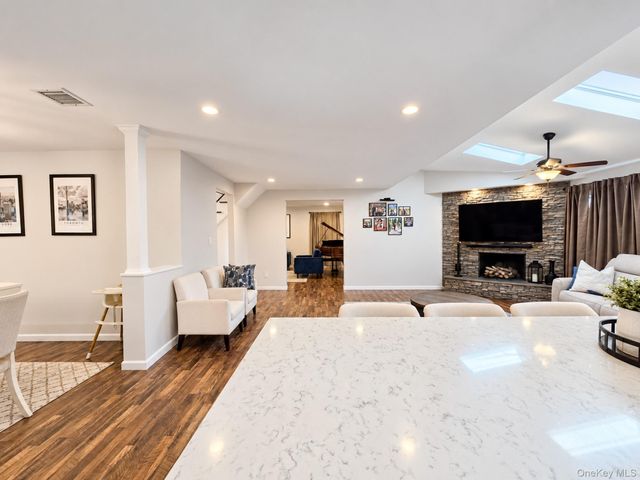 2 Teton Place, Lake Grove, NY 11755