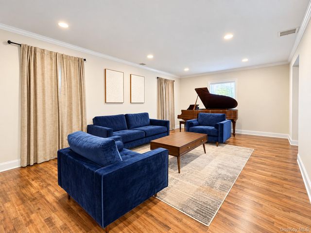 2 Teton Place, Lake Grove, NY 11755