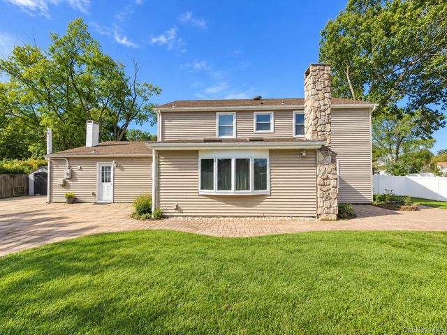 2 Teton Place, Lake Grove, NY 11755