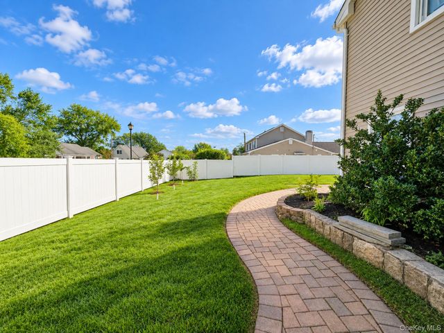 2 Teton Place, Lake Grove, NY 11755