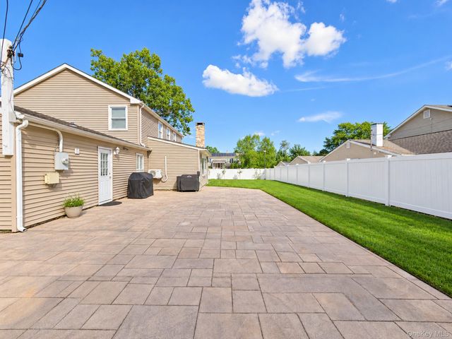 2 Teton Place, Lake Grove, NY 11755
