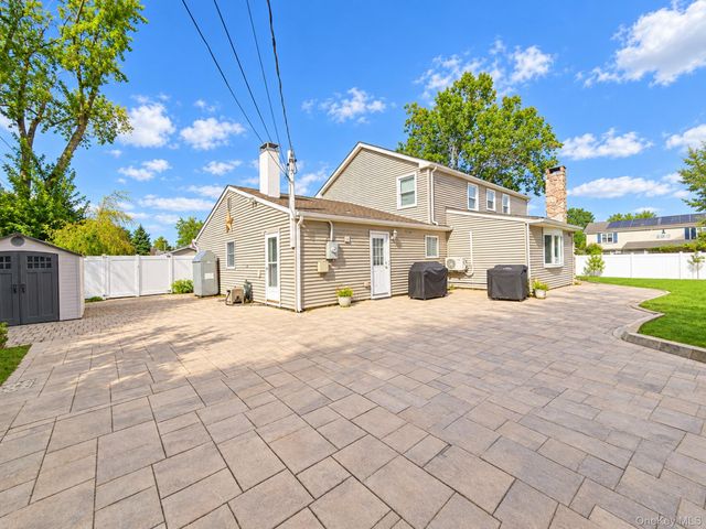 2 Teton Place, Lake Grove, NY 11755
