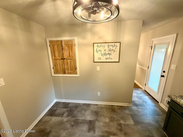 7307 Ticonderoga Dr, Louisville, KY 40214