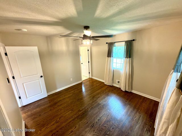 7307 Ticonderoga Dr, Louisville, KY 40214