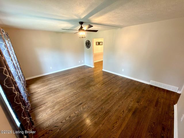 7307 Ticonderoga Dr, Louisville, KY 40214