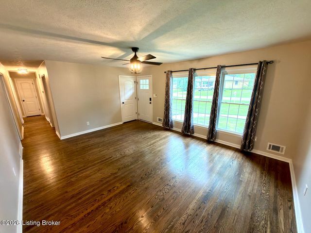 7307 Ticonderoga Dr, Louisville, KY 40214
