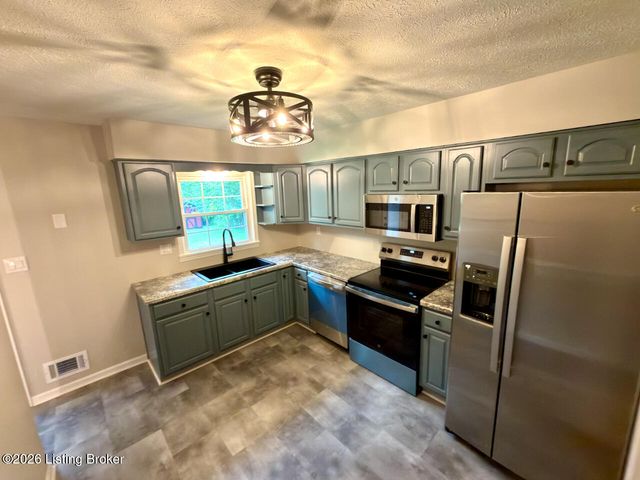 7307 Ticonderoga Dr, Louisville, KY 40214