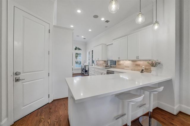 1110 Lake Pointe Parkway, Sugar Land, TX 77478