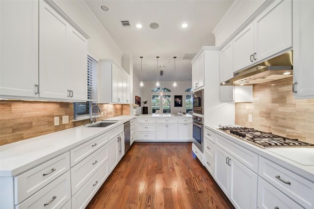 1110 Lake Pointe Parkway, Sugar Land, TX 77478