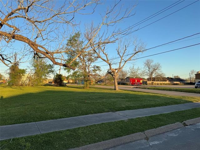 402 N 6th Street, La Porte, TX 77571