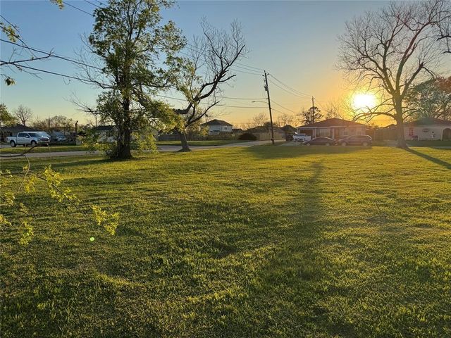 402 N 6th Street, La Porte, TX 77571