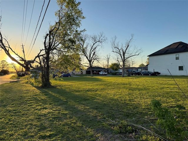 402 N 6th Street, La Porte, TX 77571