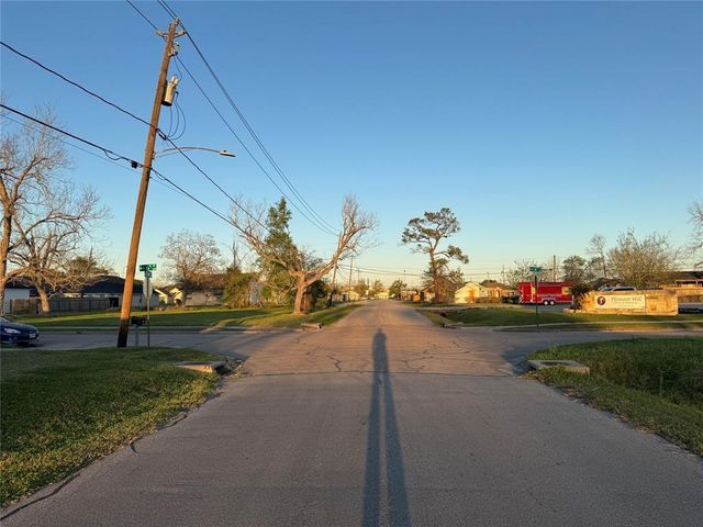 402 N 6th Street, La Porte, TX 77571