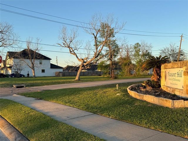 402 N 6th Street, La Porte, TX 77571