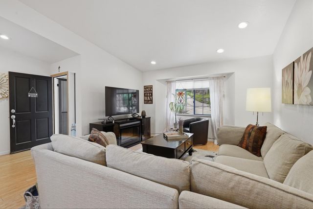 18358 Hummingbird Dr, Penn Valley, CA 95946