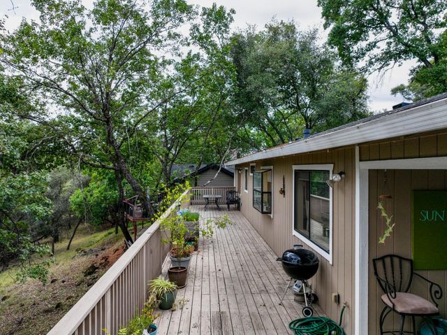 18358 Hummingbird Dr, Penn Valley, CA 95946