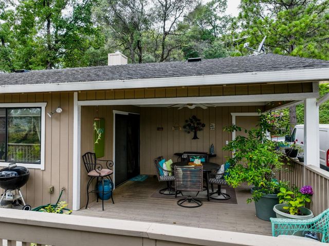 18358 Hummingbird Dr, Penn Valley, CA 95946
