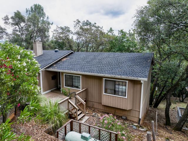 18358 Hummingbird Dr, Penn Valley, CA 95946
