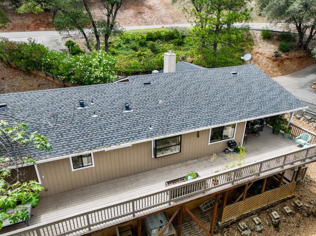 18358 Hummingbird Dr, Penn Valley, CA 95946