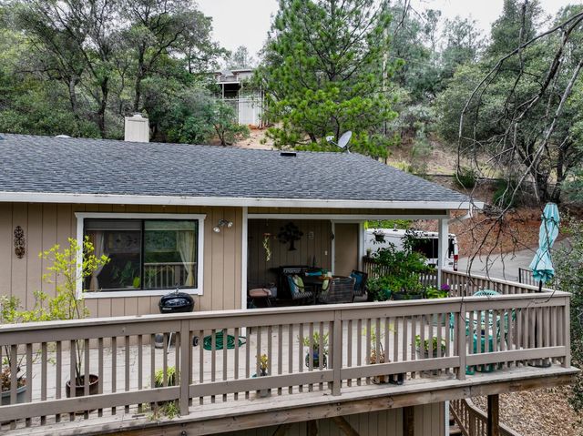 18358 Hummingbird Dr, Penn Valley, CA 95946