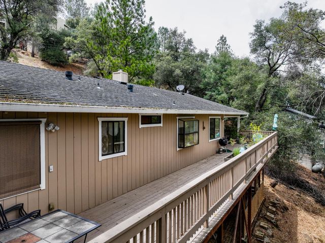 18358 Hummingbird Dr, Penn Valley, CA 95946