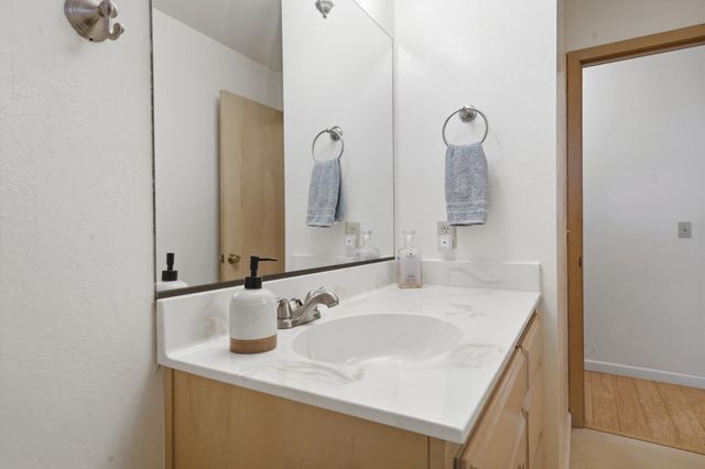18358 Hummingbird Dr, Penn Valley, CA 95946