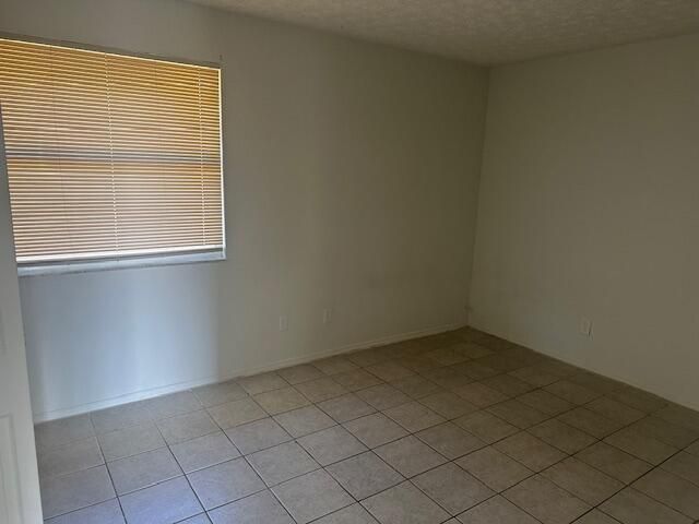 922 S Lake Drive, Fort Pierce, FL 34982