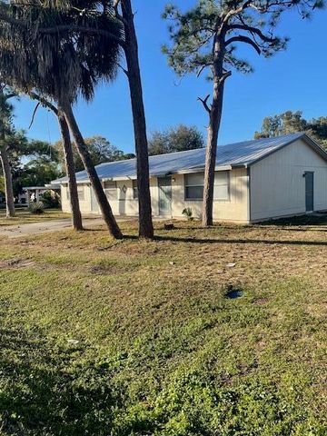 922 S Lake Drive, Fort Pierce, FL 34982