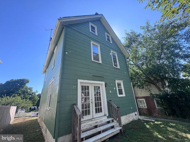 220 CLIFTON AVE, Sharon Hill, PA 19079
