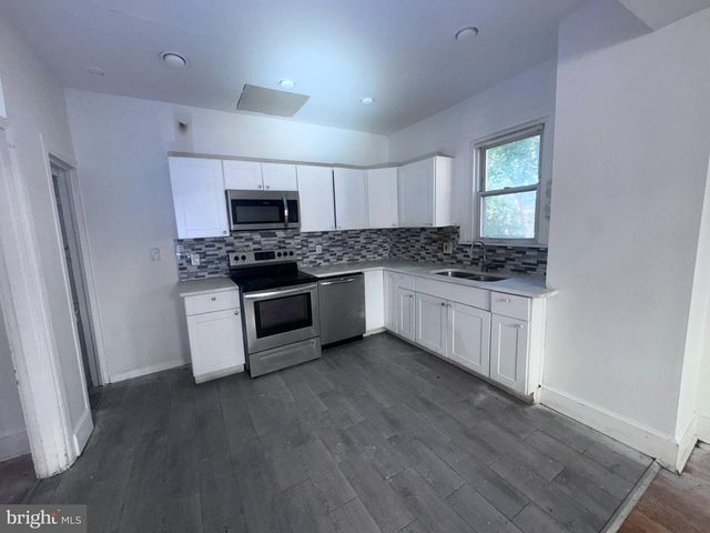 220 CLIFTON AVE, Sharon Hill, PA 19079