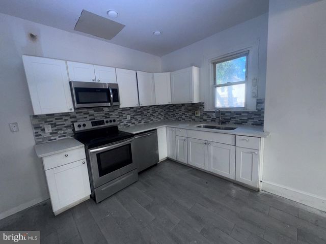 220 CLIFTON AVE, Sharon Hill, PA 19079
