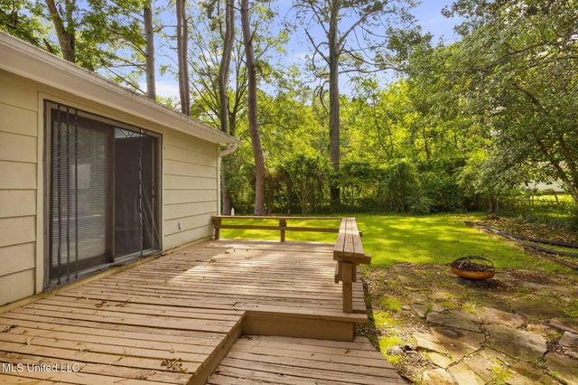 205 Pimlico Place, Jackson, MS 39211