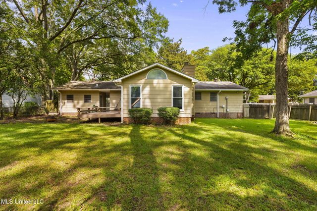 205 Pimlico Place, Jackson, MS 39211