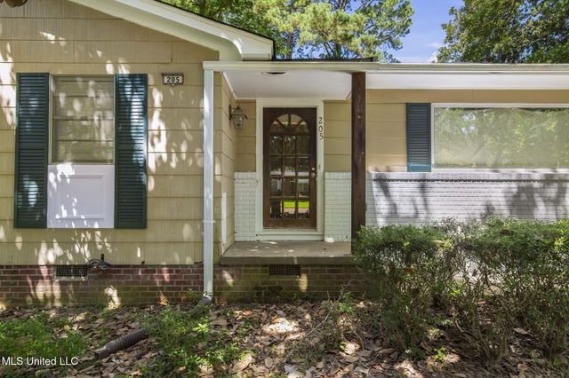 205 Pimlico Place, Jackson, MS 39211