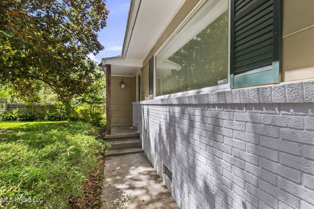 205 Pimlico Place, Jackson, MS 39211
