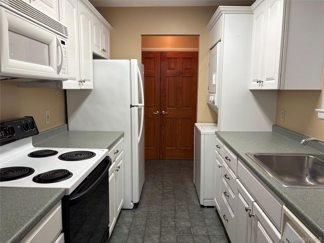 1 Loudon Drive 9, Fishkill, NY 12524