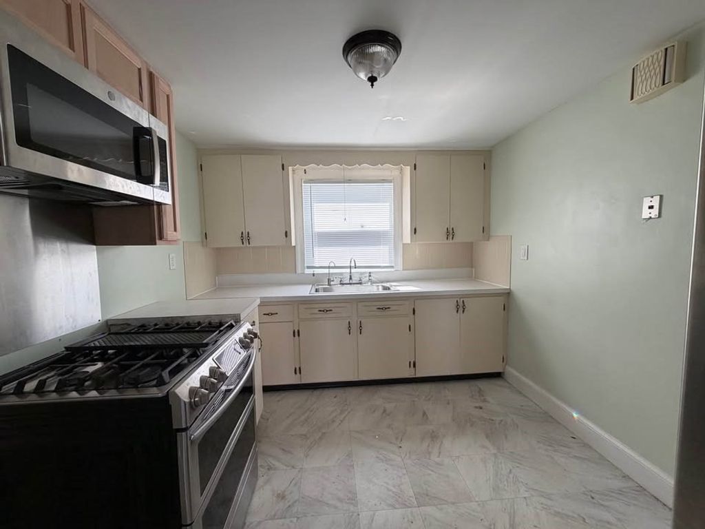 36 Barstow St 1, Salem, MA 01970