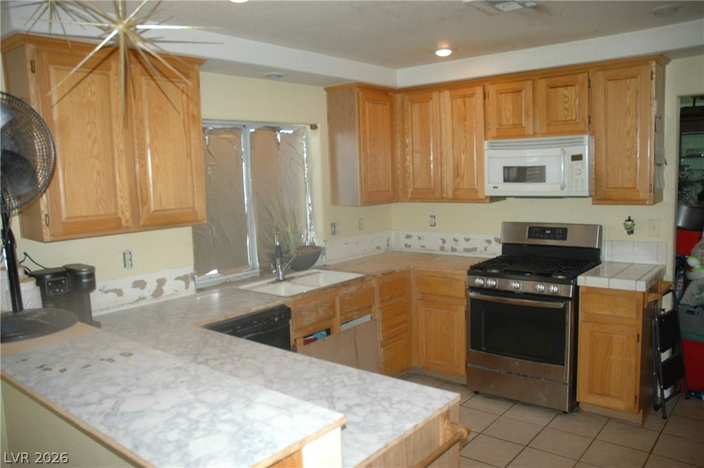 1821 Candle Bright Drive, Henderson, NV 89074 — photo 2