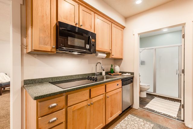1929 E ROCKLIN DR, Sandy, UT 84092