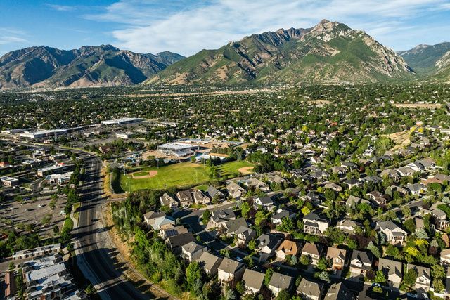 1929 E ROCKLIN DR, Sandy, UT 84092