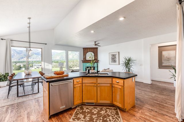 1929 E ROCKLIN DR, Sandy, UT 84092