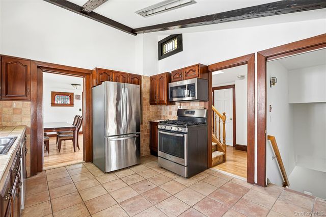 74 Valentine Avenue, Glen Cove, NY 11542