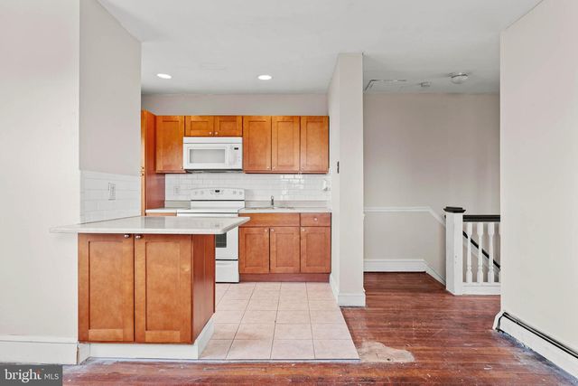 8517 LANSDOWNE AVE, Upper Darby, PA 19082